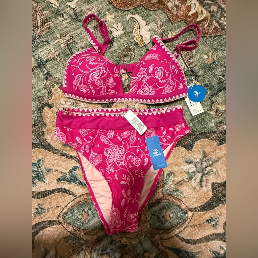 Pink floral women’s bikini 
- bust enhancing top w/ padding
Both are mediums